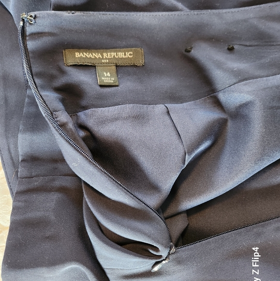 Never worn Banana Republic Navy Blue mini skirt in size 14 - Picture 3 of 3